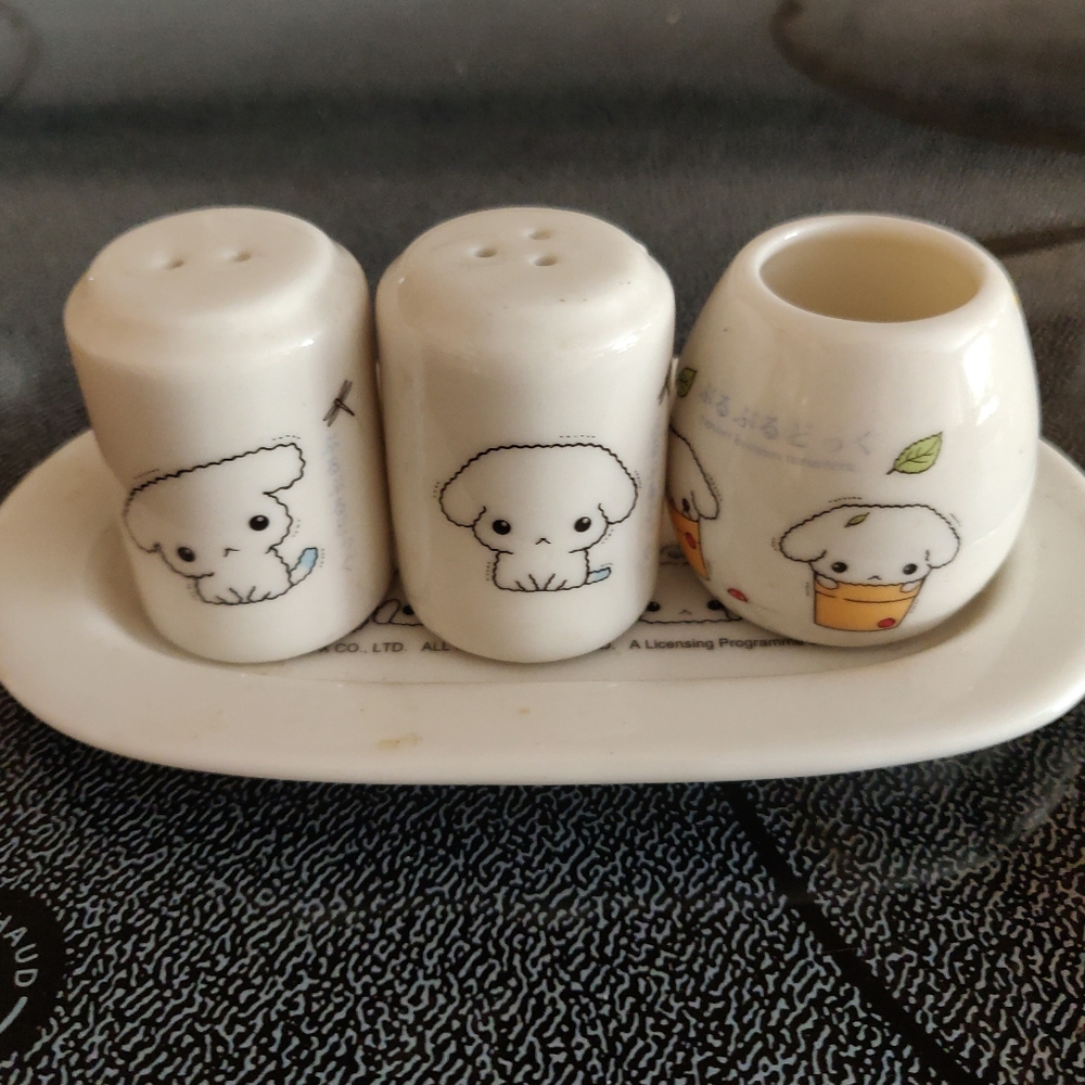 Authentic Sanrio salt and pepper set